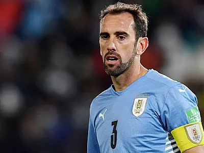 Uruguaio Godín fecha com o Atlético-MG até o final do ano
