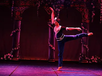 Ballet Municipal de Bertioga inicia ciclo de aulas com o coreógrafo Vinícius Anselmo