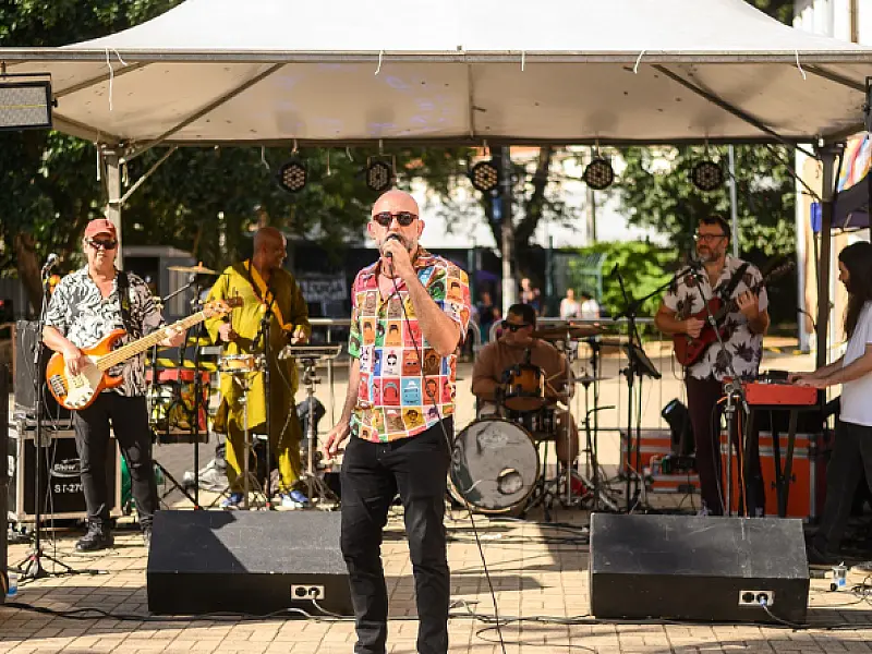 Carrossel de Baco celebra 20 anos com show gratuito no Sesc dia 30