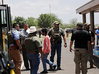 Atirador mata 14 estudantes e uma professora em escola