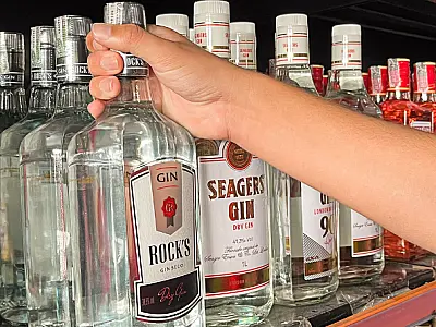 Força-tarefa fecha adega clandestina e apreende bebidas impróprias para venda em São Vicente
