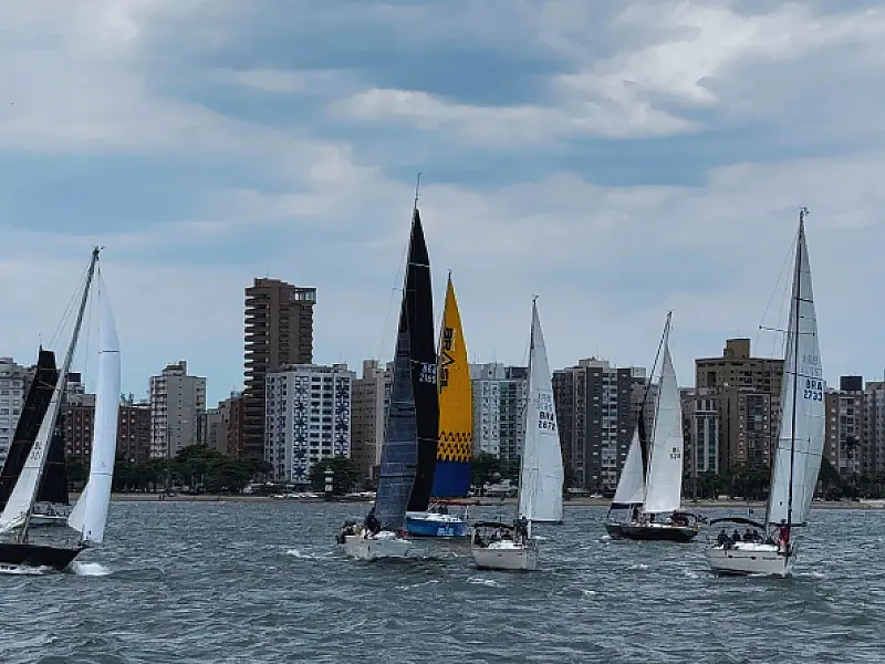 Em Guarujá, regata Volta da Laje de Santos reúne amantes da vela neste sábado (17)