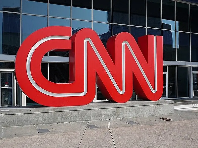 CNN vive crise nos bastidores com pedido de demissão por documentário sobre 8 de janeiro