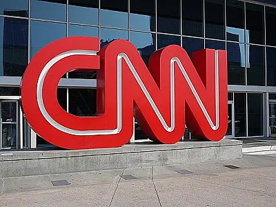 CNN vive crise nos bastidores com pedido de demissão por documentário sobre 8 de janeiro