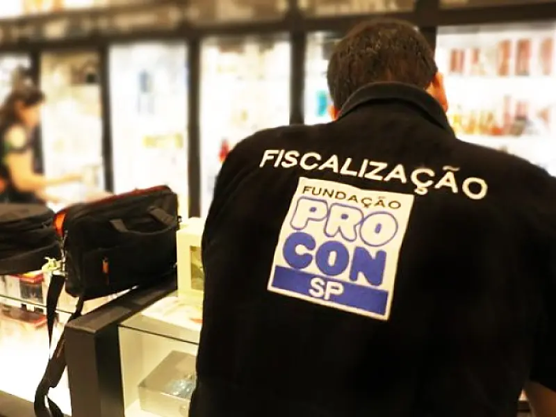 Procon alerta sobre cuidados sobre compra e consumo de bebidas adulteradas