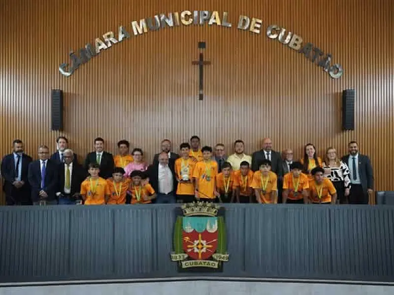 Tinho homenageia equipe de vôlei da Escola Parque dos Sonhos com moção de aplausos