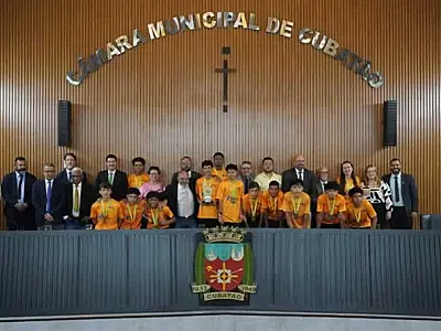 Tinho homenageia equipe de vôlei da Escola Parque dos Sonhos com moção de aplausos