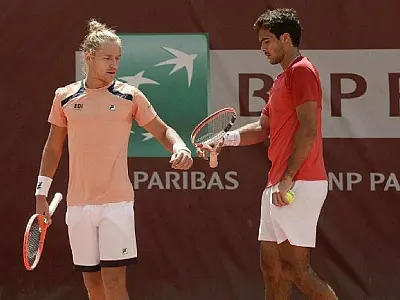 Três duplas com brasileiros se classificam às oitavas de Roland Garros