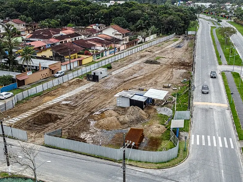 Obras da Praça Anchieta avançam em ritmo acelerado no Vista Linda, em Bertioga