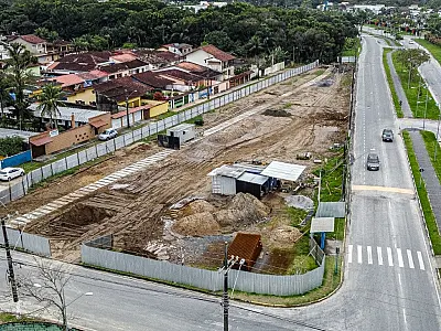 Obras da Praça Anchieta avançam em ritmo acelerado no Vista Linda, em Bertioga