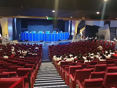 Tripulantes de navios de cruzeiros recebem terceira dose da vacina em Santos