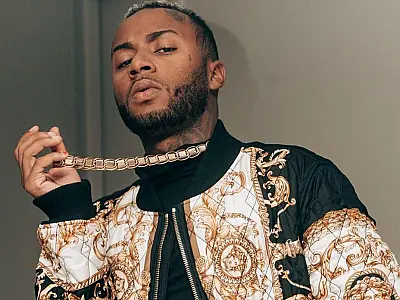 Polícia encontra espingarda e drogas na casa do rapper Orochi