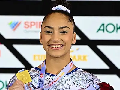 Júlia Soares leva ouro em tradicional evento de ginástica na Alemanha