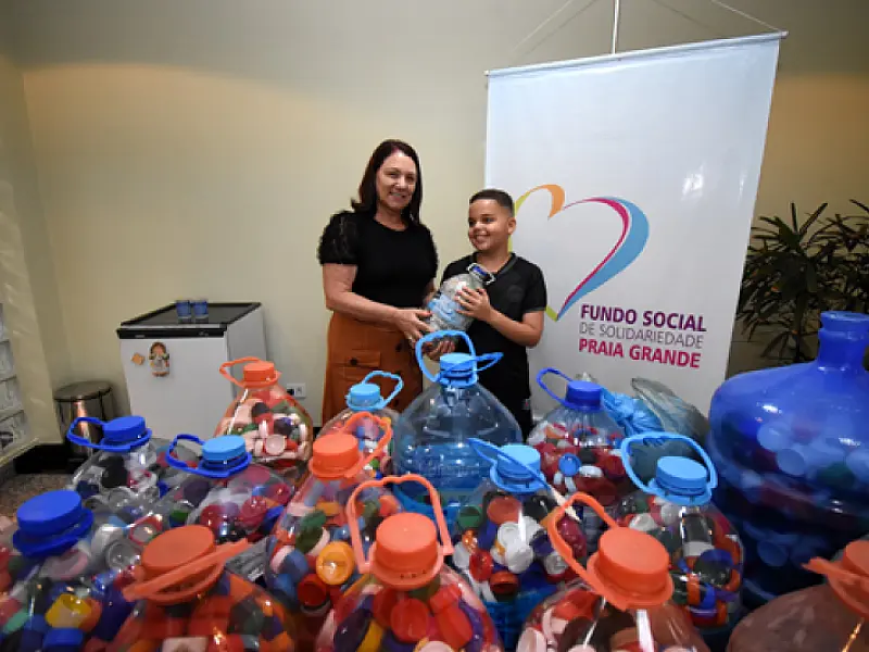 Garoto de 9 anos doa lacres e tampinhas para o Fundo Social de Solidariedade de PG