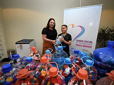 Garoto de 9 anos doa lacres e tampinhas para o Fundo Social de Solidariedade de PG