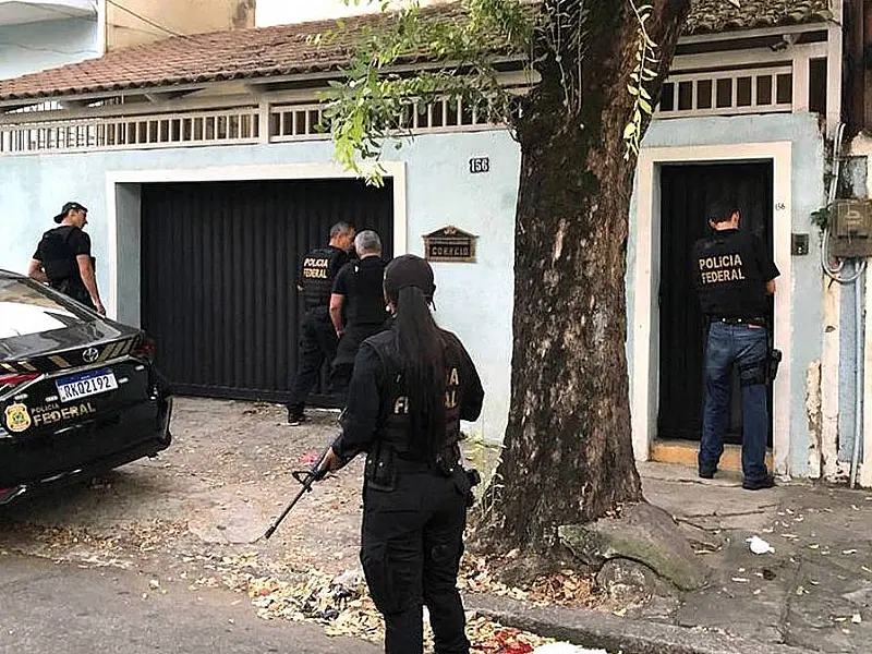 PF faz operação contra bando que usa impressora 3D para montar arma traficada ao Brasil