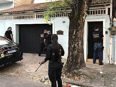 PF faz operação contra bando que usa impressora 3D para montar arma traficada ao Brasil