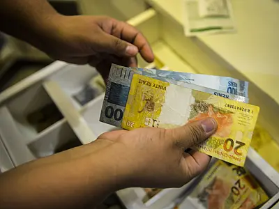Entenda por que a economia deve crescer menos em 2023