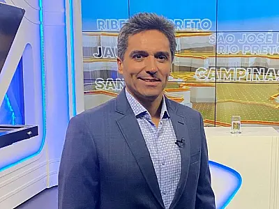 Carro do deputado Paulo Mansur é flagrado usando giroflex em rodovia em SP