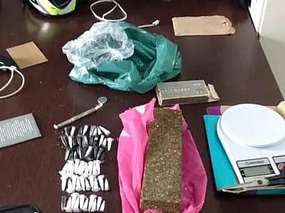 Mulher suspeita de tráfico de drogas é presa em flagrante em Itanhaém
