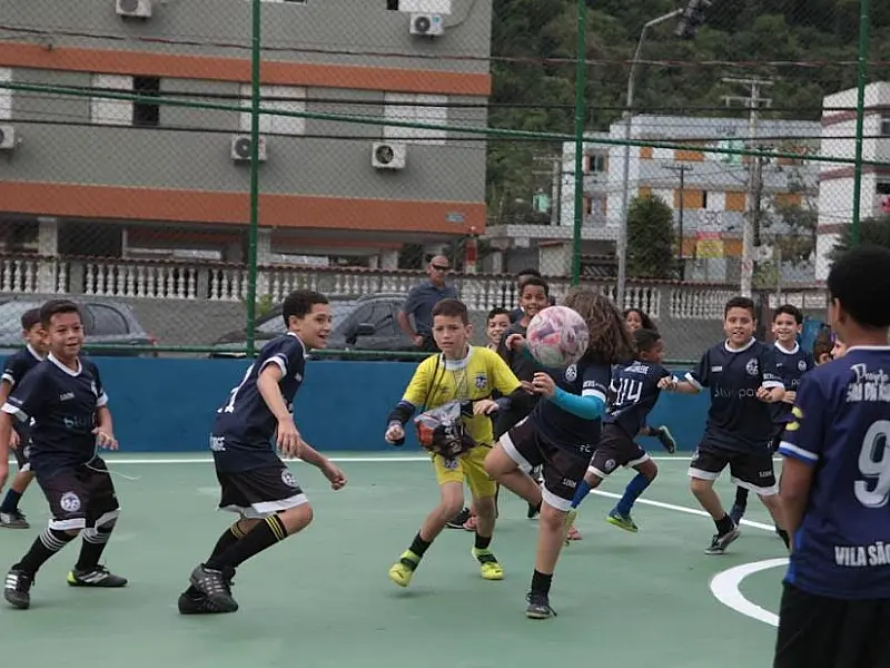Entidades de bairro da Zona Noroeste de Santos levam esporte e cultura