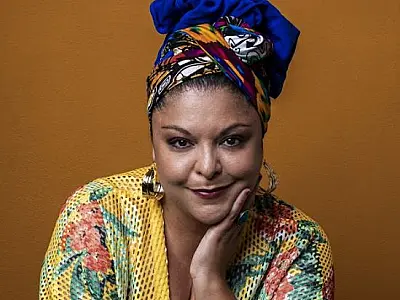 Fabiana Cozza apresenta o show "Dos Santos" no Sesc Santos