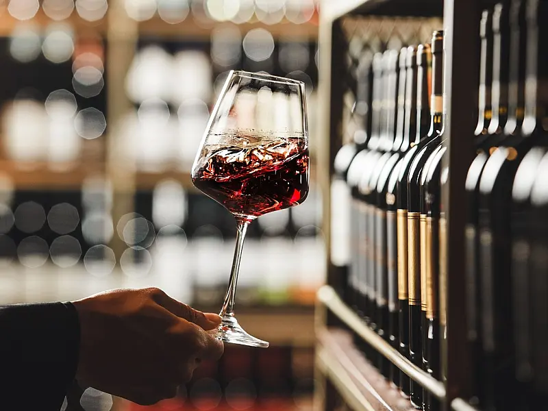 Grand Cru lança campanha "Nossa história só melhora com o tempo" em comemoração aos 23 anos da marca