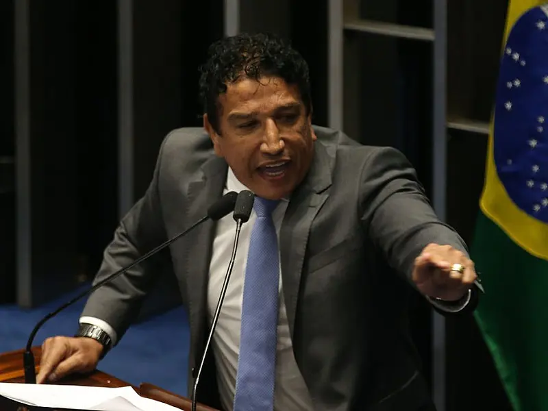 PSOL representará contra Magno Malta no Senado e no STF