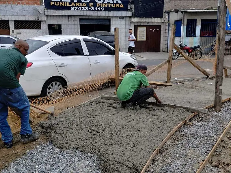 Começa a concretagem da área de convivência em terreno na Zona Noroeste de Santos