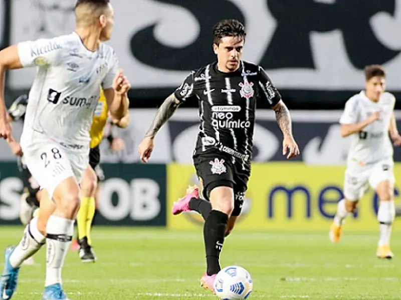 Corinthians volta a Brasileiro em clássico contra Santos após derrota na copa