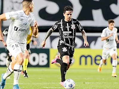 Corinthians volta a Brasileiro em clássico contra Santos após derrota na copa