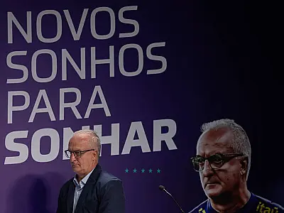 Dorival cobra mudança de comportamento dos atletas e nega atrito com Neymar