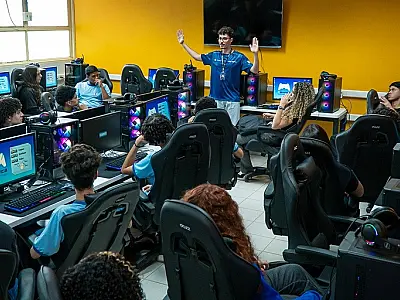 Pé-de-Meia amplia permanência escolar e ajuda jovens a projetar o futuro