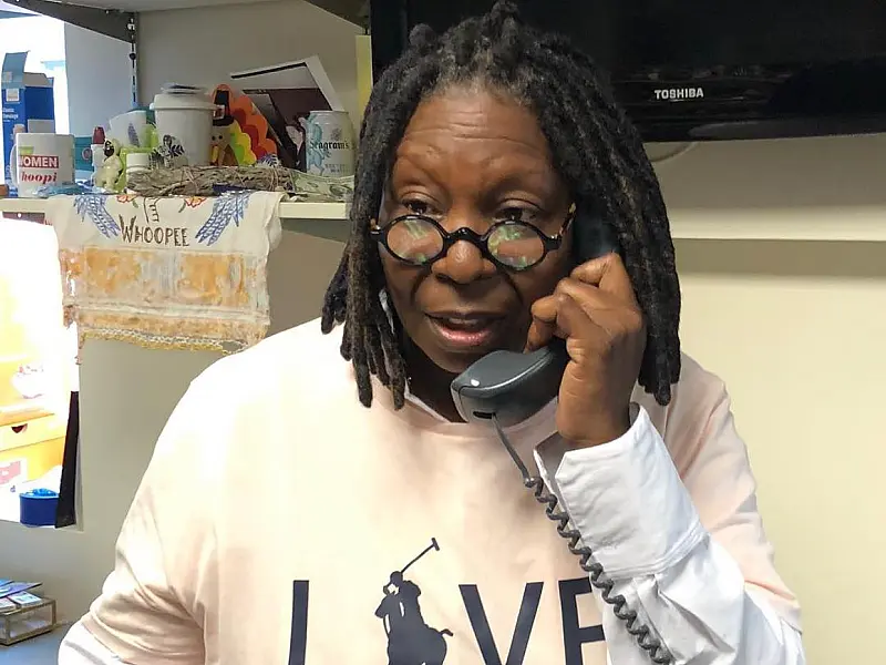 Whoopi Goldberg pede desculpas por novas falas antissemitas sobre o Holocausto