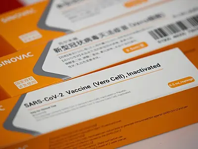 CoronaVac tem eficácia contra Ômicron, mostra estudo preliminar