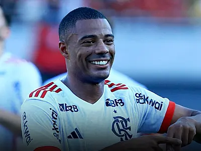 Fla marca no fim e vence Atlético-GO na estreia do Brasileirão
