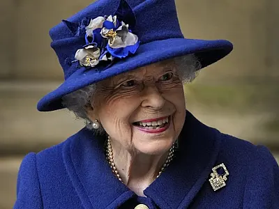 Rainha Elizabeth 2ª se diz 'profundamente triste' por situação de Petrópolis/RJ