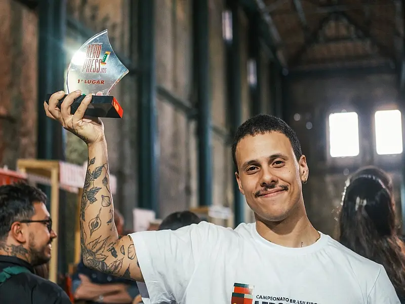 Barista campeão no preparo de café embarca para mundial na Coreia do Sul