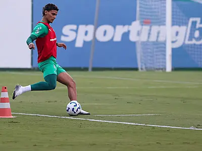 Vitor Roque e Ríos treinam com elenco em preparação para duelo com o Bahia