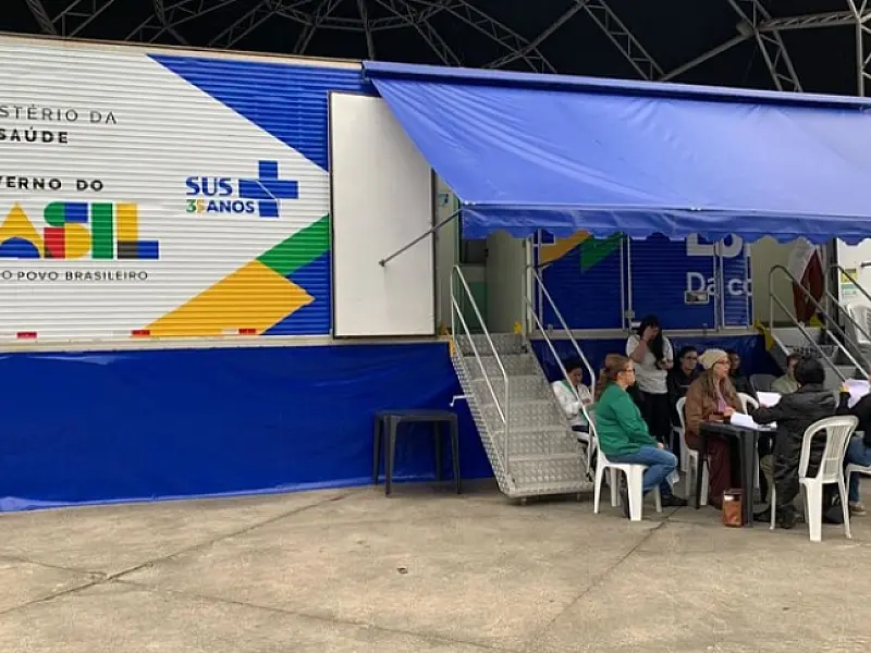 Governo entrega veículos de saúde e inicia atendimentos de carreta da mulher em Caraguatatuba