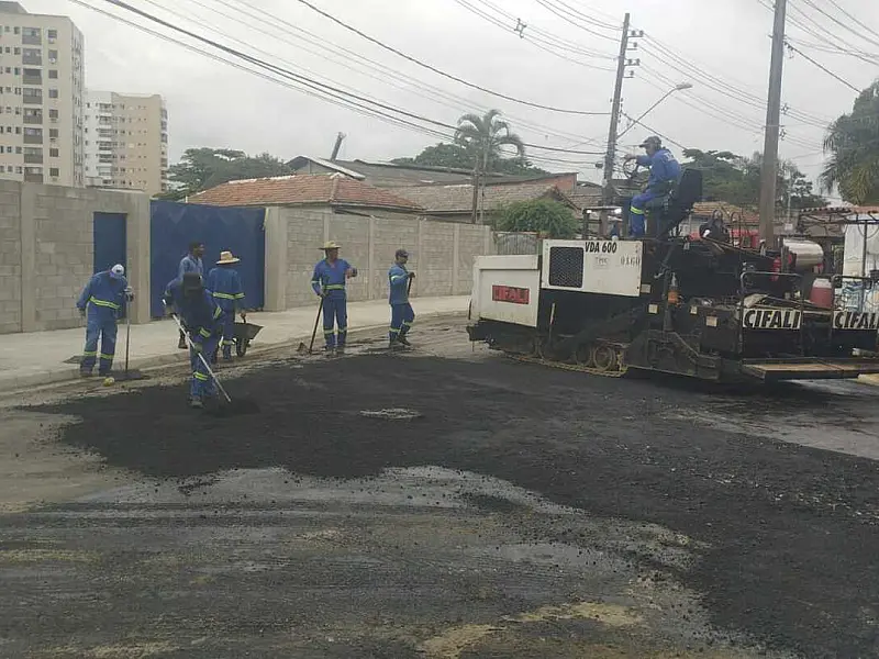 Mais duas ruas do Estuário, em Santos, começam a ganhar nova pavimentação
