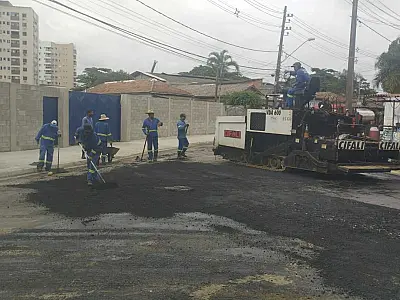Mais duas ruas do Estuário, em Santos, começam a ganhar nova pavimentação
