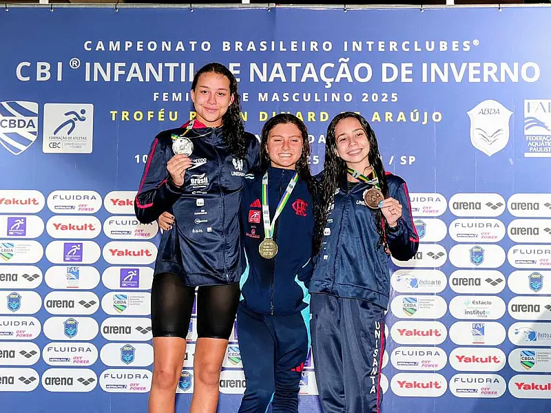 Aos 14 anos, atleta de São Vicente transforma rotina intensa em resultados na natação