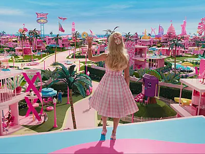 Filme da Barbie amplia venda de bonecas e leva 'onda rosa' a roupas, almofadas e cafés