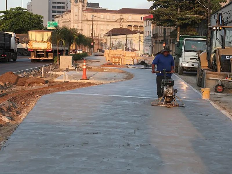 Novas calçadas são concluídas em dois trechos de eixo turístico do Centro Histórico de Santos