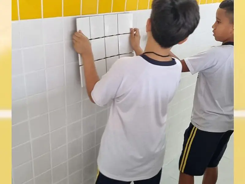Reforma de escola se transforma em aula de matemática em escola da Área Continental de São Vicente