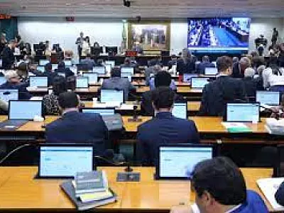 PEC da Anistia agora reserva 15% de vagas para mulheres nos legislativos, mas fragiliza cota
