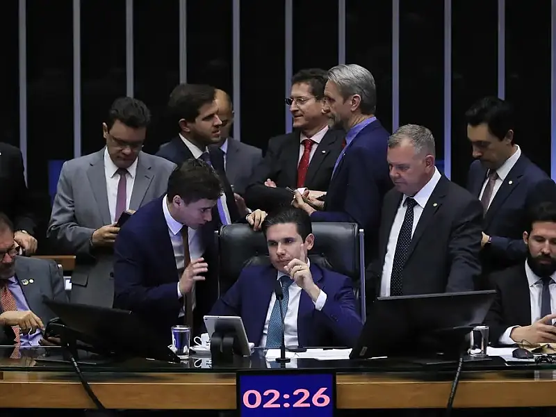 PEC da blindagem é aprovada por deputados e vai ao Senado