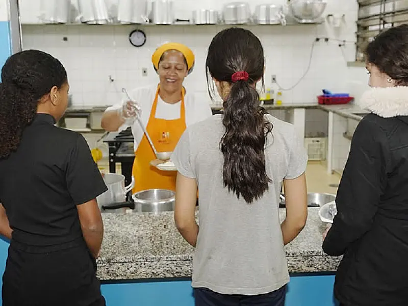 Almoço nas férias: Educação de SP abre consulta para responsáveis por estudantes da rede
