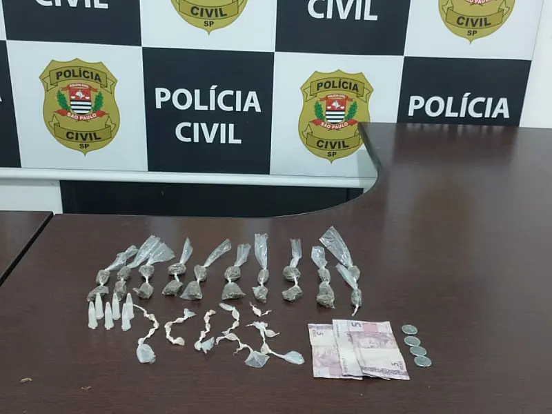 Polícia Civil prende homem com porções de drogas dentro de sacola